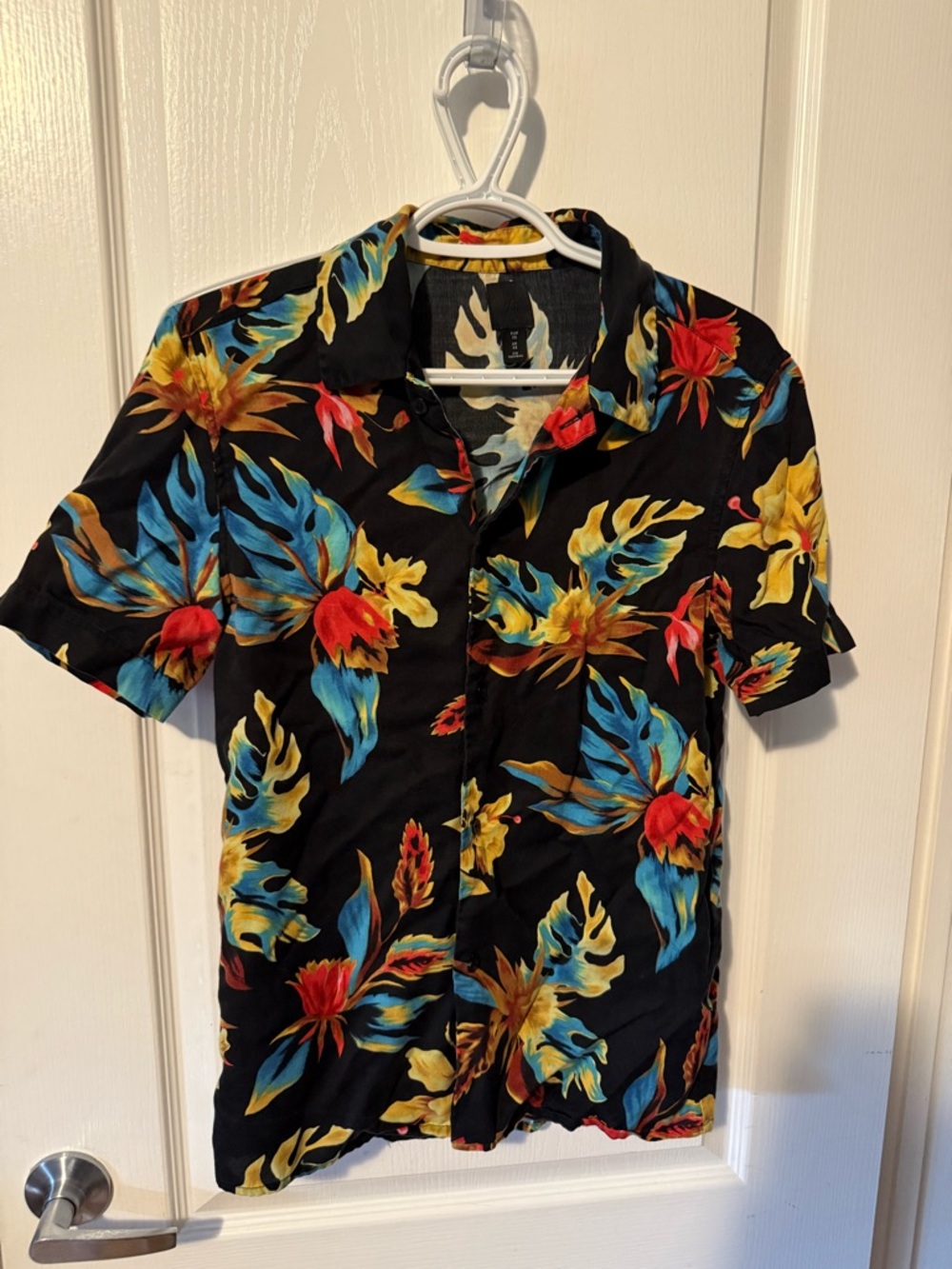 H&M Black Tropical Floral Short Sleeve Button-Down Shirt
